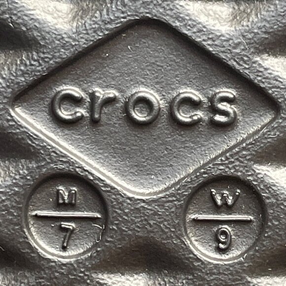 Crocs Women’s All Black Classic Slip-On Clog Sandals Size M7/W9 - Picture 6 of 7